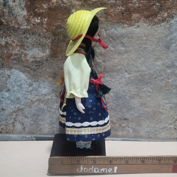 Vintage Porcelain Doll Traditional Outfit Braided Hair Straw Hat - Picture 10 of 10